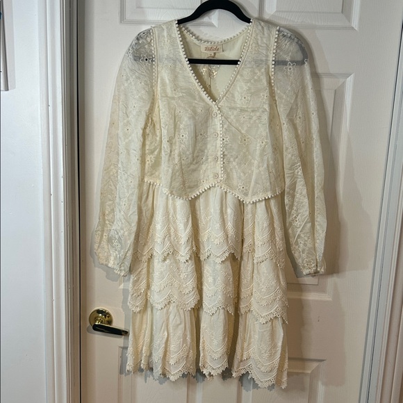 NWT Listicle Cream Lace Long Sleeve Dress size Medium - Picture 4 of 15